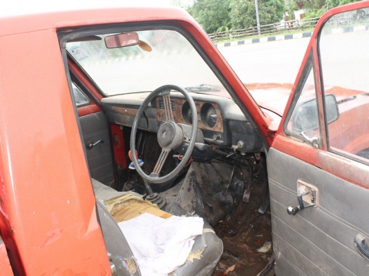 ฟอรด์ คูเรียร์ 4 ขอแท้แห้งๆ เลยครับสำหรับผู้ที่ชื่นชอบบอดี้นี้ครับ