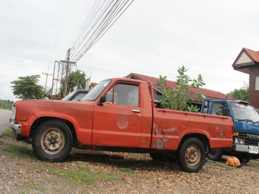 ฟอรด์ คูเรียร์ 4 ขอแท้แห้งๆ เลยครับสำหรับผู้ที่ชื่นชอบบอดี้นี้ครับ