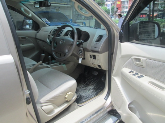vigo 2.7G AT 4WD Double Cab สีบรอนด์ทอง ปี2005