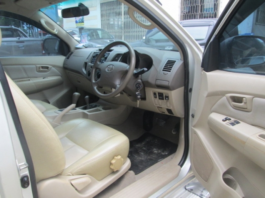 vigo 2.7G AT 4WD Extra Cab สีบรอนด์เงิน ปี2005