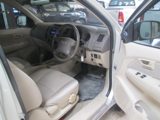 vigo 2.7G AT Extra Cab สีบรอนด์เงิน ปี2008