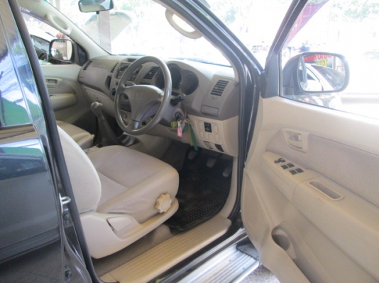 vigo 3.0E MT Prerunner Double Cab สีดำ ปี2006