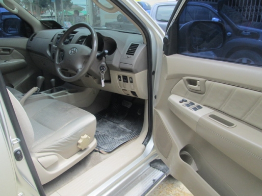 vigo 3.0G AT 4WD Double Cab สีบรอนด์เงิน ปี2008