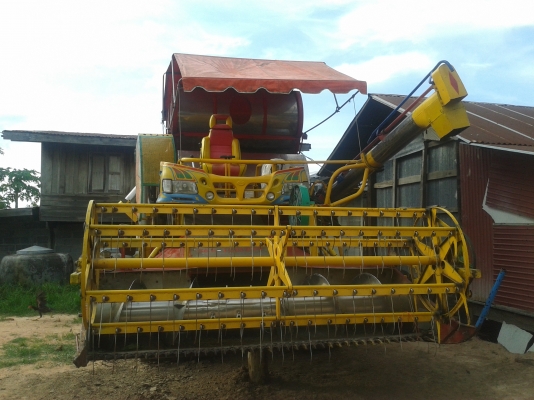 ขายรถเกี่ยวข้าวเกษตรพัฒนา ไอ้หนุ่มไวไฟ 210เทอร์โบ