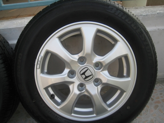 ขายล้อแม็ก Honda civic 15"x6" et45 5รู114 +ยางปี 3312 ตุ่มที่หน้ายางยังมีครับ  (081-3747940)
