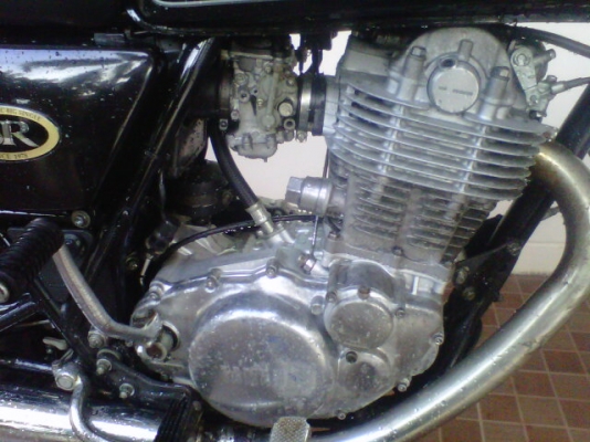 ***ขาย sr400 ปี 2000 ประกอบใหม่สวยจัด ตรงสี ตรงปี ตรงรุ่น ทุกอย่าง 64000 ohm คอนหวัน*** เครื่องดีมากครับ วิ่งไม่ถึงหมื่นโล ไมค์วัดรอบความเร็วขึ้นหมดครับ ระบบไฟปรกติ ทุกอย่างตรงหมดปี2000ประกวดได้เลยครับ เอกสารอินวอยออกชื่อ ราคาฟังได้ครับ สนใจ 0858730704 oh