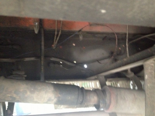 รถฮีโน่ 10 ล้อ FL3M รั่ว เปลื่ยนเครื่อง 220 แรงม้า  สนใจติดต่อ 081 - 6079515