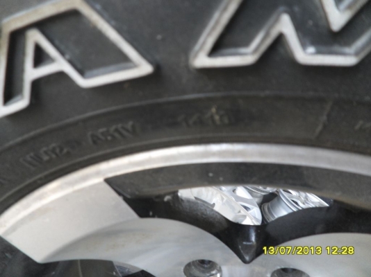 แม็กขอบ 15  6รู 139 พร้อมยางอ๊อฟโหลด  255 70 R15