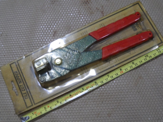 คีมตัดกระเบื้องครับ