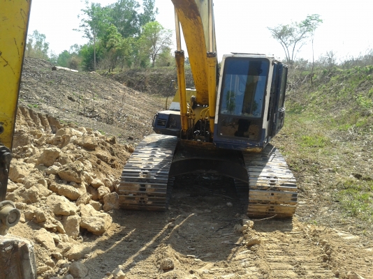 ขาย KOMATSU PC 200 - 5 คอนโทรลยาว แอร์พร้อม เอกสารเล่มทะเบียน โทร 0862254227