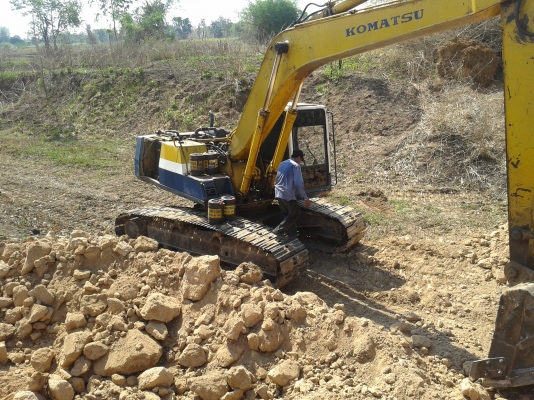 ขาย KOMATSU PC 200 - 5 คอนโทรลยาว แอร์พร้อม เอกสารเล่มทะเบียน โทร 0862254227
