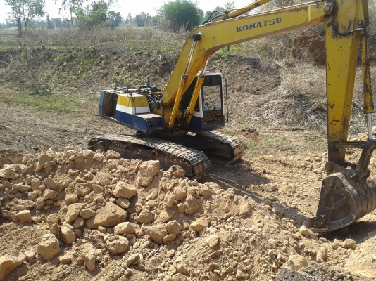 ขาย KOMATSU PC 200 - 5 คอนโทรลยาว แอร์พร้อม เอกสารเล่มทะเบียน โทร 0862254227