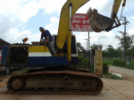 ขาย KOMATSU PC 200 - 5 คอนโทรลยาว แอร์พร้อม เอกสารเล่มทะเบียน โทร 0862254227