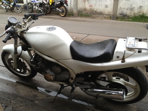 ขาย รถ YAMAHA XJ600 DIVERSION ราคา 25,000 บาท ขาย รถ YAMAHA XJ600 DIVERSION ราคา 25,000 บาท