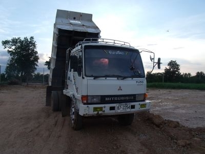 ขายรถดั้มพ์ ฟูโซ่  เครื่อง 195  6D16  ขาย 650,000 บาท (ลดแล้ว ต่อรองได้) แชสซี นิสสัน UG  รถจดประกอบ ลดราคา เหลือ 695,000  บาท