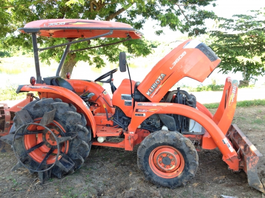 คูโบต้า 36  ขายพร้อมอุปกร ใบมีด และผานตราช้าง  ครับ