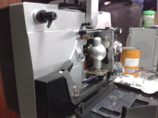 เครื่องฉายหนังแปดมิลสภาพใหม่มาก