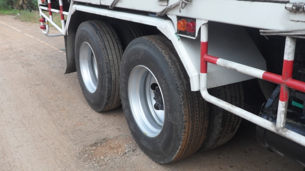 ขาย 12 ล้อ.HINO PROFIA  360 Hp k13c รถสถาพดีมาก สวยมากๆ ไม่ดั้ม  ประกอบใหม่ๆกันเลย มีเล่มพร้องโอน