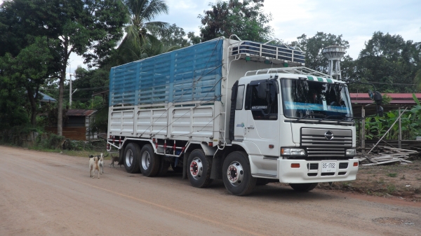 ขาย 12 ล้อ.HINO PROFIA  360 Hp k13c รถสถาพดีมาก สวยมากๆ ไม่ดั้ม  ประกอบใหม่ๆกันเลย มีเล่มพร้องโอน