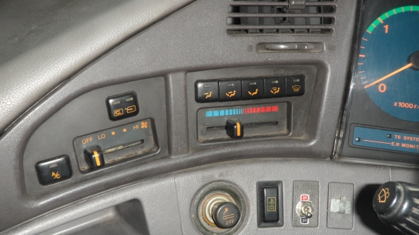 ขาย 12 ล้อ.HINO PROFIA  360 Hp k13c รถสถาพดีมาก สวยมากๆ ไม่ดั้ม  ประกอบใหม่ๆกันเลย มีเล่มพร้องโอน