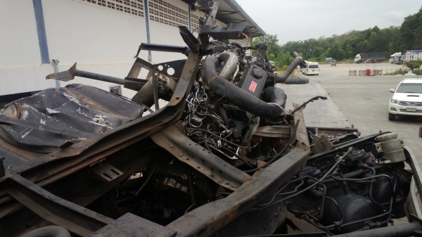 (เหลือเชื่อ...คนขับแค่บาดเจ็บ) ขายซาก6ล้อหัวลากออกใหม่ป้ายแดง (เหลือเชื่อ...คนขับแค่บาดเจ็บ) ขายซาก6ล้อหัวลากออกใหม่ป้ายแดง