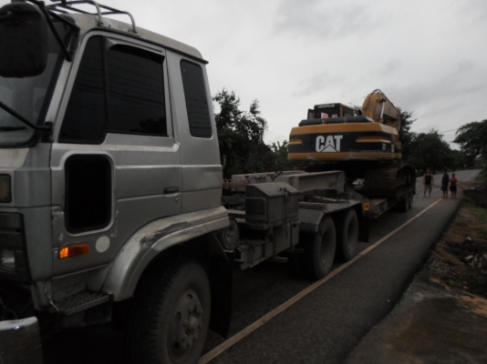 รับขนย้ายเครื่องจักร กลหนัก ทุกชนิด ทั่วทุกภาค มีบริการด้วย หัวลาก หางโรเบส และหางพื้นเรียบ  ราคาถูกใจ บริการเยี่ยม