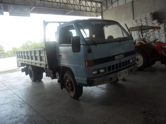 หกล้อISUZU NPR ประกอบ เครื่อง115 น็อต 6รู เครื่องใช้ได้ เอกสารทะเบียนพร้อม