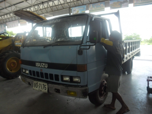 หกล้อISUZU NPR ประกอบ เครื่อง115 น็อต 6รู เครื่องใช้ได้ เอกสารทะเบียนพร้อม