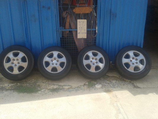 ขายล้อแม็กพร้อมยาง วีโก้แชม์  รถออกมา6เดือน4600กิโลเมตร