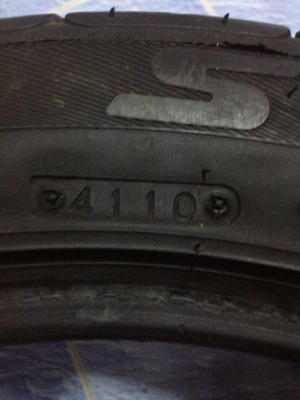 ขายยางPotenza RE050A 245-40-18 ปี10 ดอกเต็ม95\% 1คู่ถูกๆ 4200