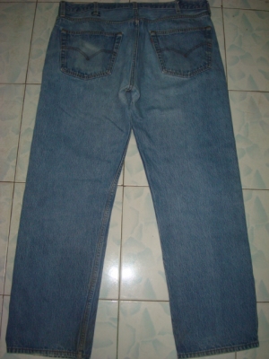 # 8427 # ยีนส์ Levi's 501 ผ้าทราย ของแท้ มือสอง เอว 40 ยาว 28นิ้วครึ่ง made in usa ตะเข็บสวย