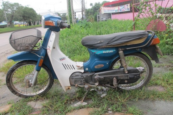 ขาย SUZUKI RC100 มีเล่มทะเบียนเครื่องฟิตใหม่ระบบไฟใช้ได้ครับ ขาย SUZUKI RC100 มีเล่มทะเบียนเครื่องฟิตใหม่ระบบไฟใช้ได้ครับ