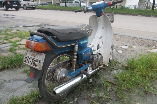 ขาย SUZUKI RC100 มีเล่มทะเบียนเครื่องฟิตใหม่ระบบไฟใช้ได้ครับ ขาย SUZUKI RC100 มีเล่มทะเบียนเครื่องฟิตใหม่ระบบไฟใช้ได้ครับ