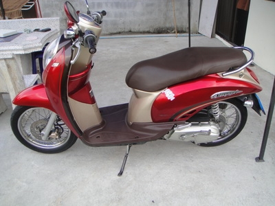 ขาย scoopy-i สีแดง น้ำตาล สวยๆเลยครับ