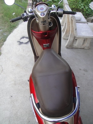 ขาย scoopy-i สีแดง น้ำตาล สวยๆเลยครับ