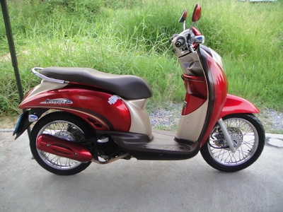 ขาย scoopy-i สีแดง น้ำตาล สวยๆเลยครับ