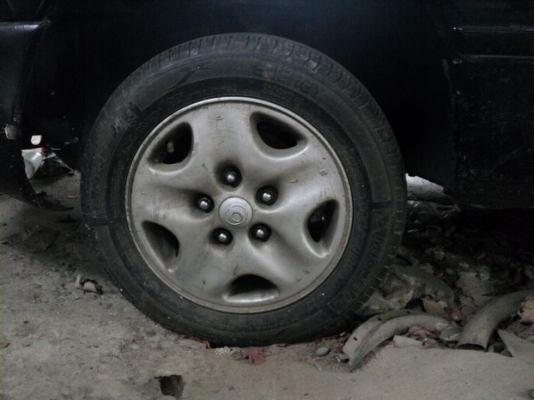 แม็กเดิมติดรถ MAZDA 626 5รู ติดยางเก่าให้ไปด้วยยังใช้ได้ ล้อไม่คดไม่ดุ้ง ทั้งชุด4วง ขาย 2500