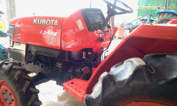 ขายรถไถคูโบต้า35แรงรถสวยพร้อมใช้มีโรตารี่และผาน6ให้อีกหนึ่งพวงครับ