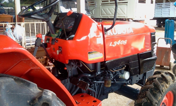 ขายรถไถคูโบต้า35แรงรถสวยพร้อมใช้มีโรตารี่และผาน6ให้อีกหนึ่งพวงครับ