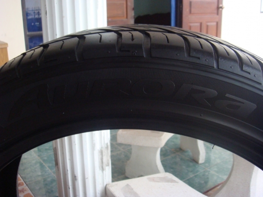 ขายครับ 215 / 45 R 17  ปี 2010 ดอกยังเหลือใช้ได้
