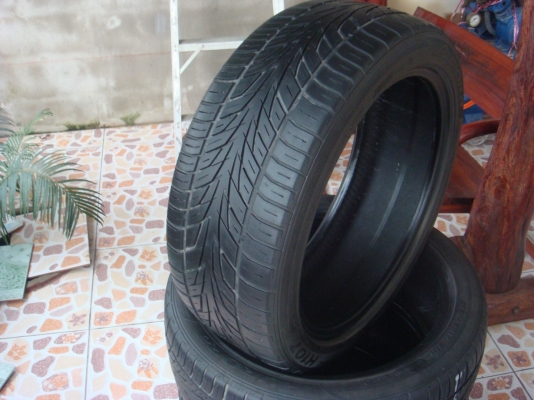 ขายครับ 215 / 45 R 17  ปี 2010 ดอกยังเหลือใช้ได้