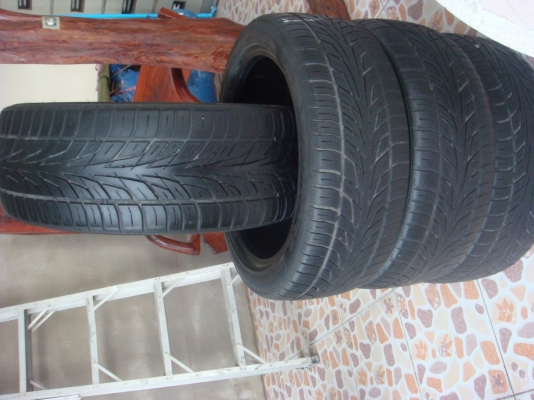 ขายครับ 215 / 45 R 17  ปี 2010 ดอกยังเหลือใช้ได้