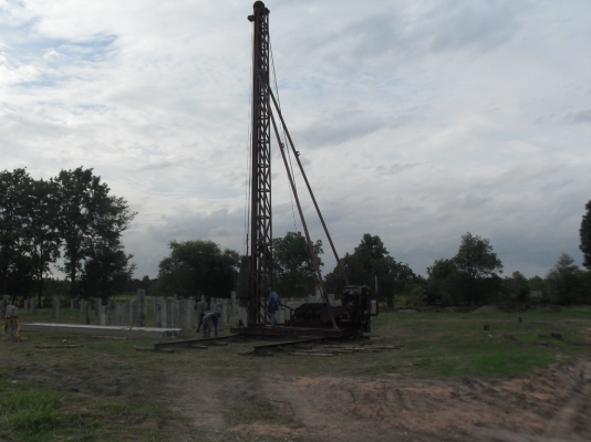 ปั่นจั่นตอกเสาเข็ม