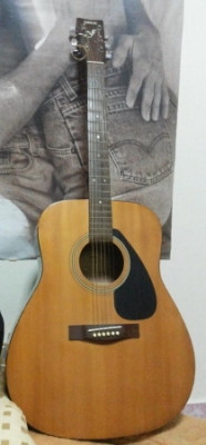 กีตาร์ ยามาฮ่า  f 210