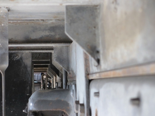 FB4J 140แรง ตู้แห้ง2บาน ยาว5เมตร