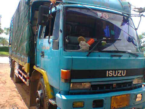 ขายหกล้อ Isuzu FRR รถประกอบเครื่อง 175 แรง ไม่ดั๊มพ์ยาว 5.50 เมตร ยาง 1.000 เบรกจิฟฟี่