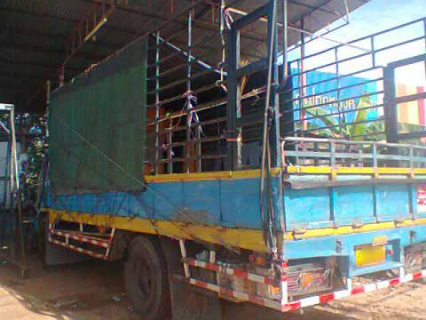 ขายหกล้อ Isuzu FRR รถประกอบเครื่อง 175 แรง ไม่ดั๊มพ์ยาว 5.50 เมตร ยาง 1.000 เบรกจิฟฟี่