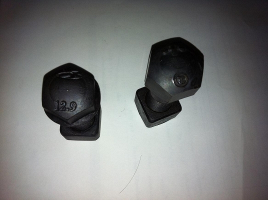 น็อตยึดแผ่นแทร็ค น็อตยึดแผ่นแทร็ค