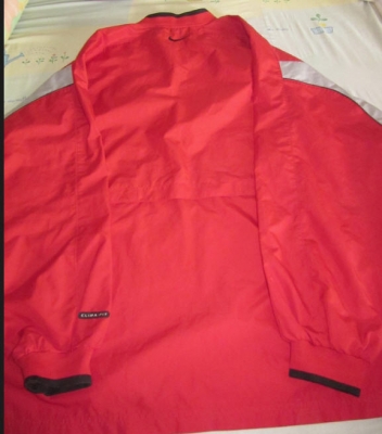 เสื้อ Nike Clima Fit สีแดงสวยๆค่ะ