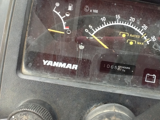 ยันร์ม่า EF453T 4 WD 2 เพลา พร้อมใบมีดันหน้า ทำงาน 1065 ชั่วโมง